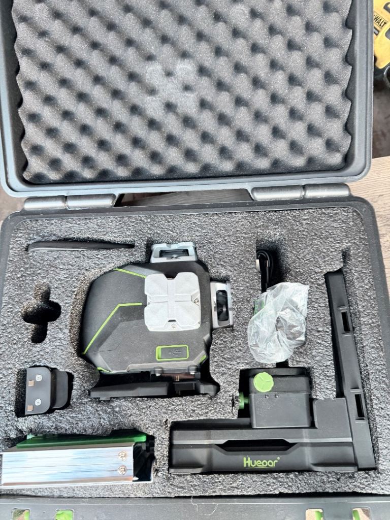 Huepar Laser Level Kit with Hard Carry Case – As Good As New