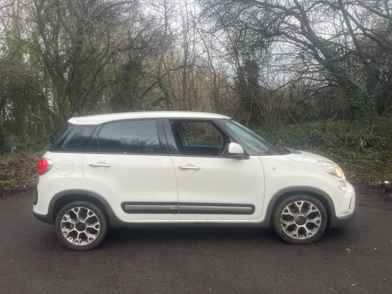 FIAT 500L 1.6 MultiJet Trekking White Manual Diesel 2013