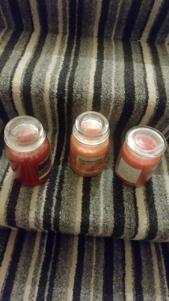 Yankee Christmas candle window