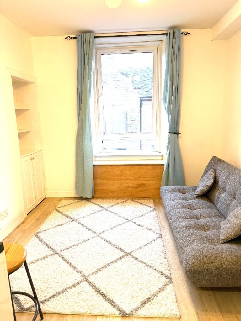 One bedroom plus office , warm , central flat 