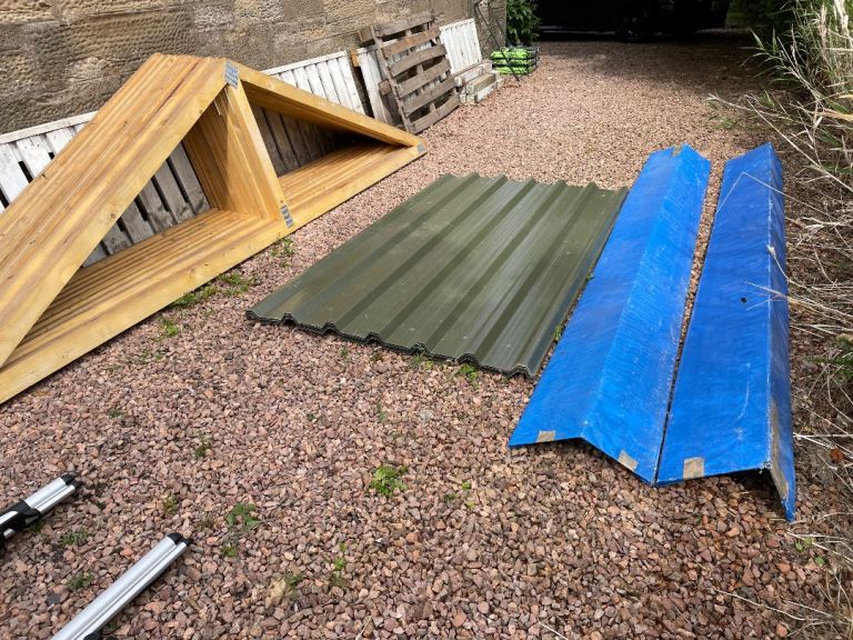 Single Garage Roof: Timber Trusses and Roofing Sheets for single garage