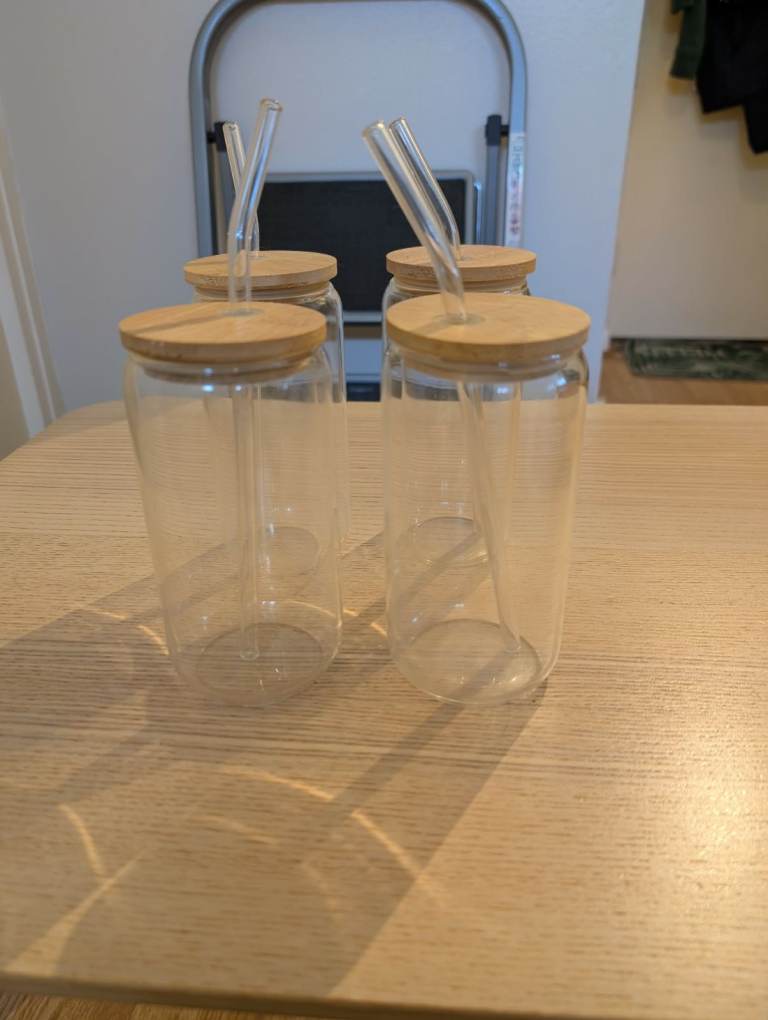 4 Glass Cups with Bamboo Lids and Glass Straws