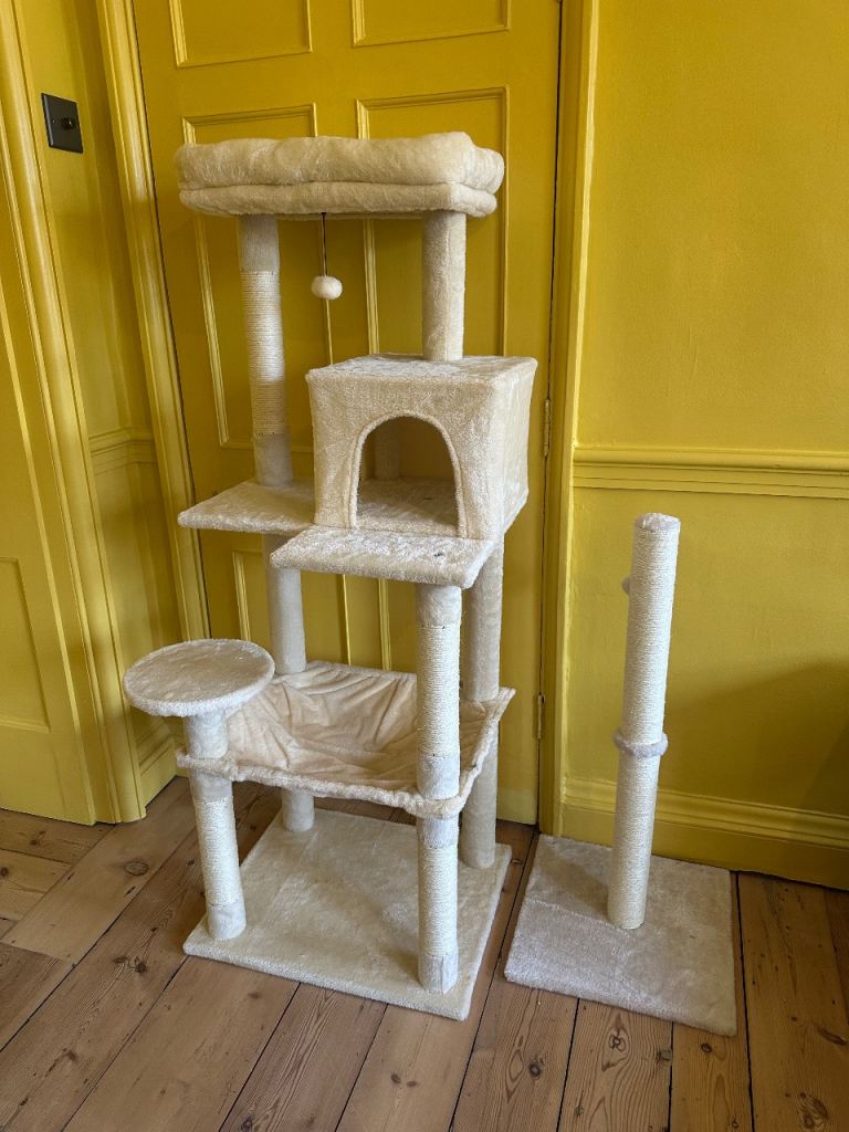 Cat tower & scratching post 