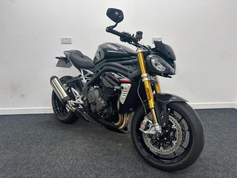 TRIUMPH SPEED TRIPLE 1200RS ** LONG MOT - OHLINS - SHIFTER **