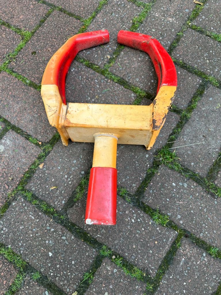Caravan wheel clamp