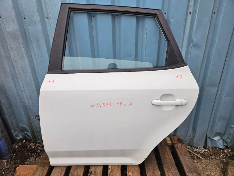 KIA CEED MK1 2010 Hatchback 5DR Rear Left Passenger Side Door in White