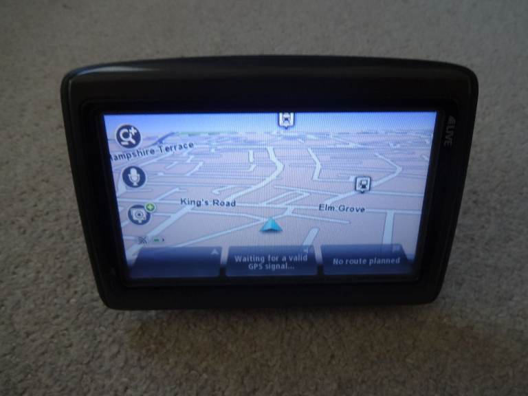 TomTom Via Live Sat Nav - GPS - UK & Ireland Maps - SatNav