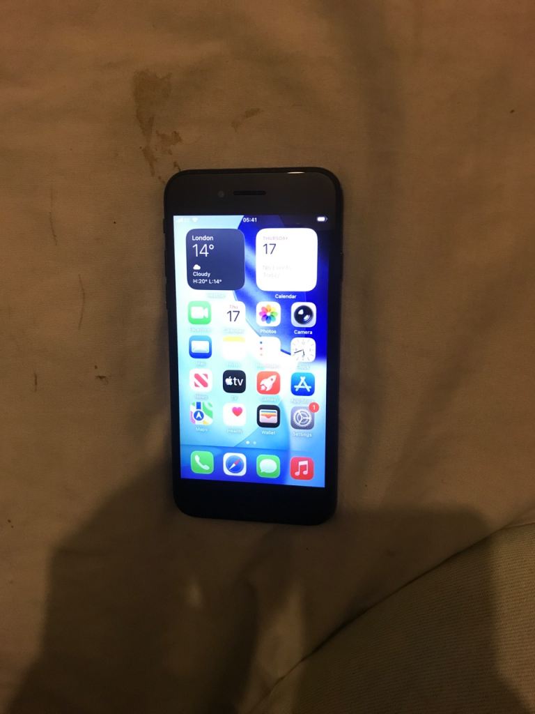 Apple iPhone SE 3rd generation 2022 unlocked works with a fault 