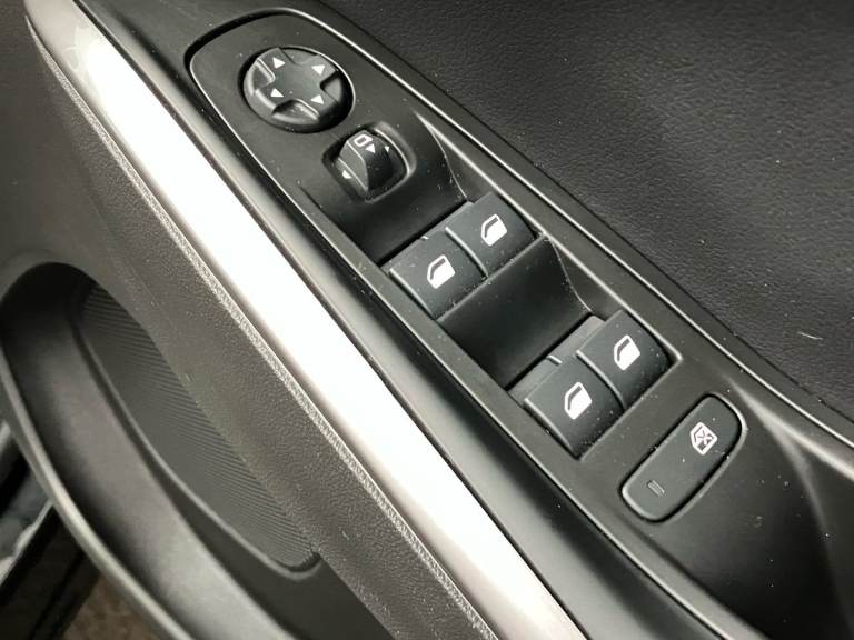 2022 Vauxhall Grandland 1.2 Turbo Ultimate 5dr Hatchback PETROL Manual