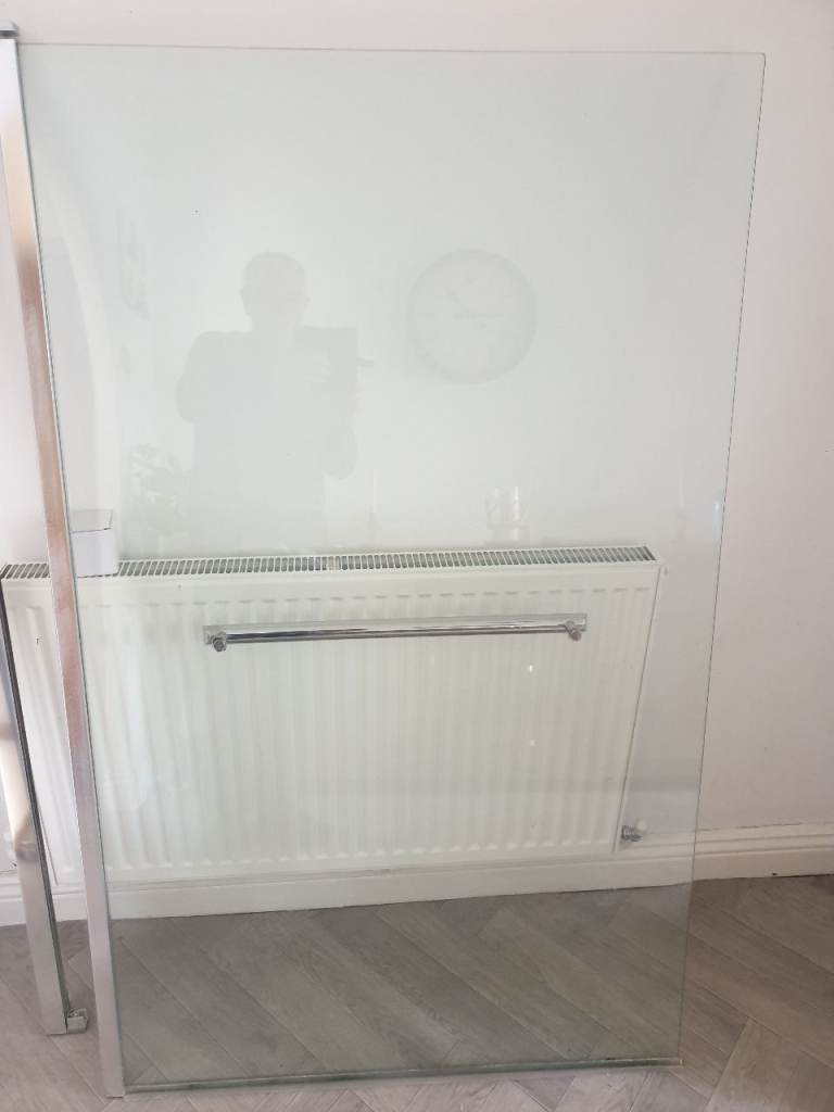 Over bath shower screen 