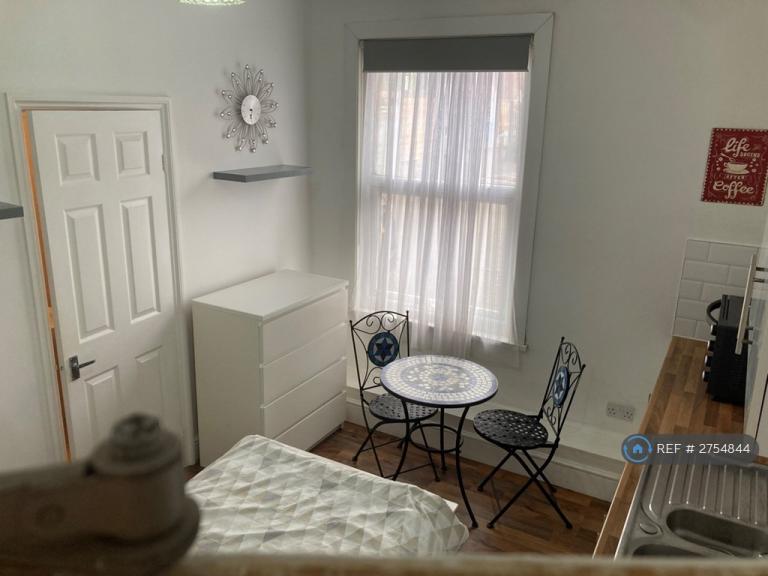 Studio flat in Coventry, Coventry, CV2 (#2754844)