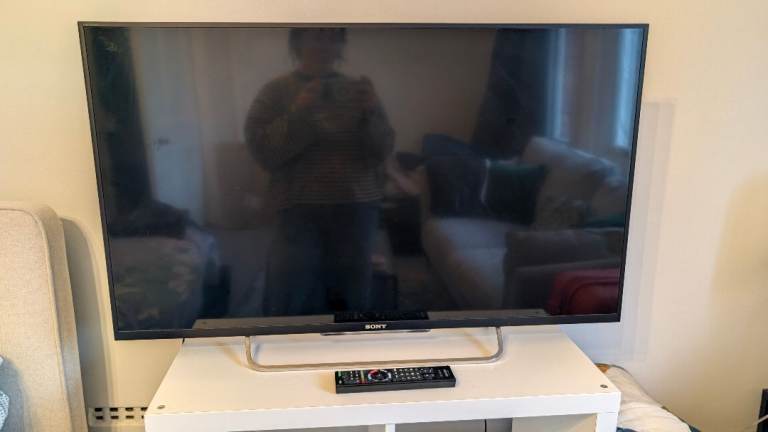 Sony Smart TV with Remote – Good Condition