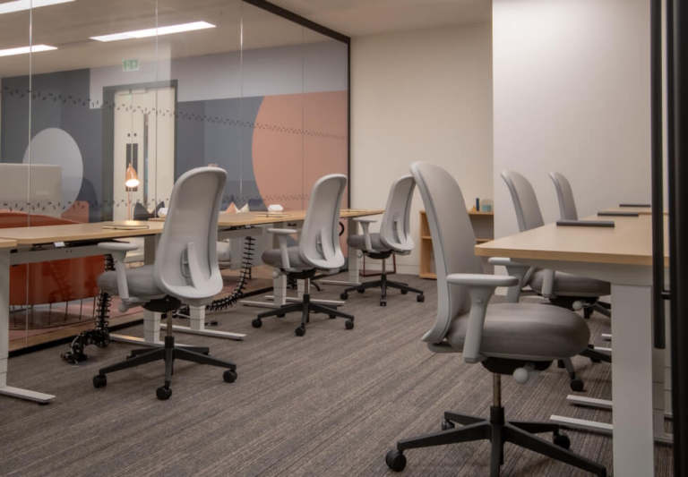 Furnished offices to rent in *Hammersmith*. Office Spaces for 4 to 600 desks W6