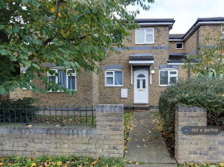 1 bedroom flat in Waterside Mead, Canvey Island, SS8 (1 bed) (#2887109)