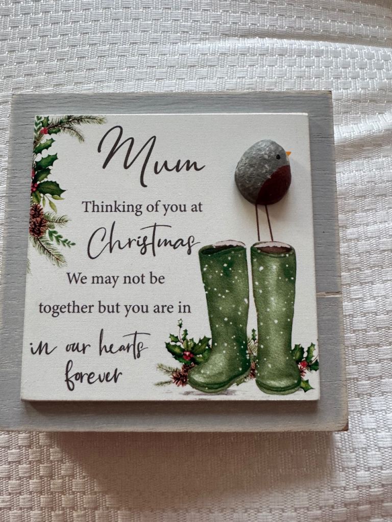 Mum Christmas Keepsake Plaque with Robin Decoration