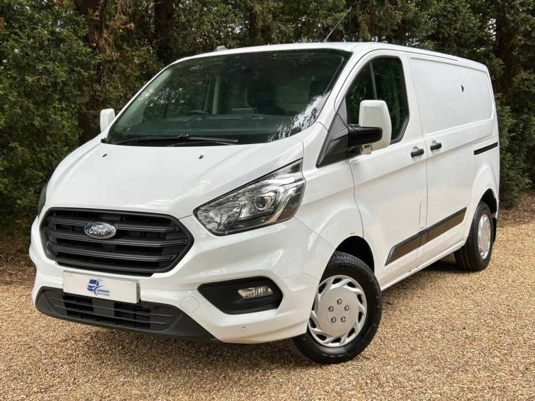 70(20) FORD TRANSIT CUSTOM Trend 300 L1 SWB 2.0TDCi Eu6 AirCon FSH New Belt