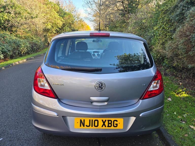 VAUXHALL CORSA 1.4 16v (A/C) EXCLUSIV - AUTOMATIC - 5 DOOR - SILVER *LOW MILES*