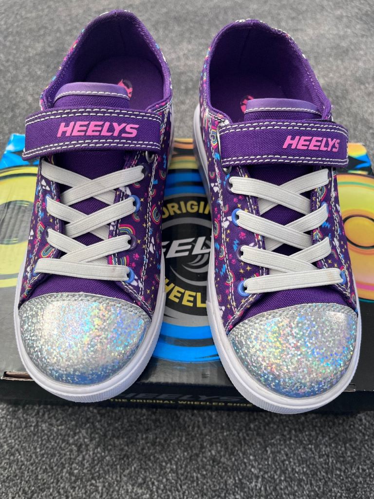 Girls Snazzy Heely’s in kids size 1 EUR 33