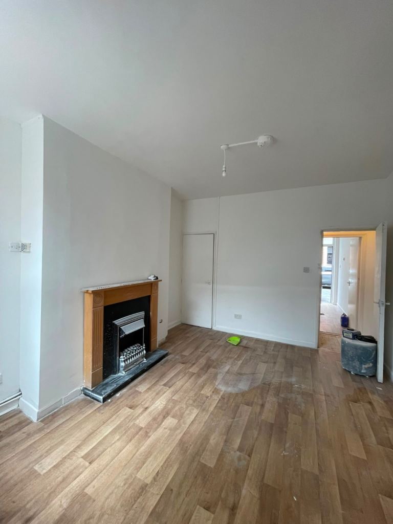 3 bedroom house newly renovated in NG2 Available 
