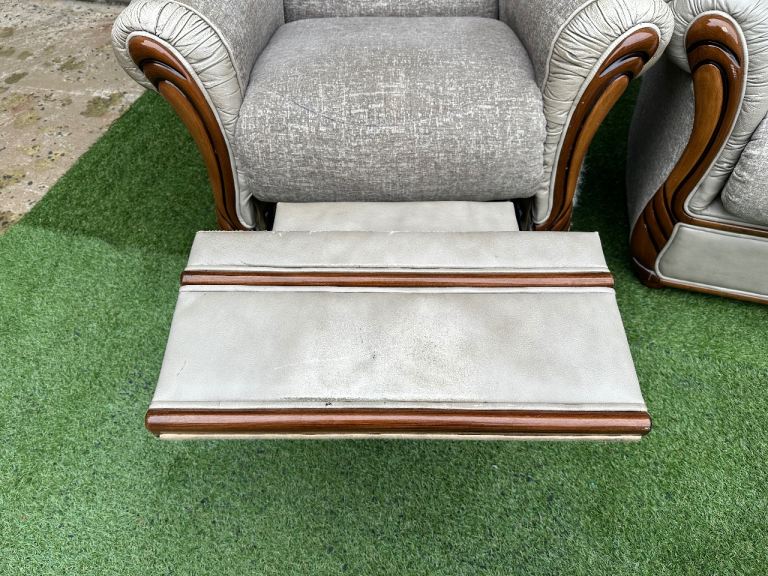 Queen Anne 3 seater sofa & manual recliner armchair 