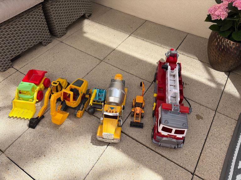FREE outdoor Kids' Toy Trucks and Construction Vehicles
