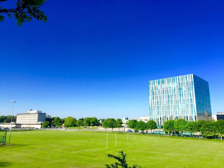 DOUBLE BEDROOM IN SUPERB TOP FLOOR OLD ABERDEEN APARTMENT BY UNIVERSITY 