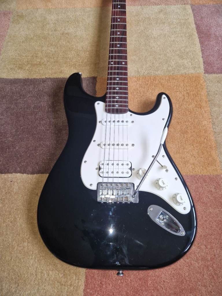 Electric guitar - Fender Squier Stratocaster