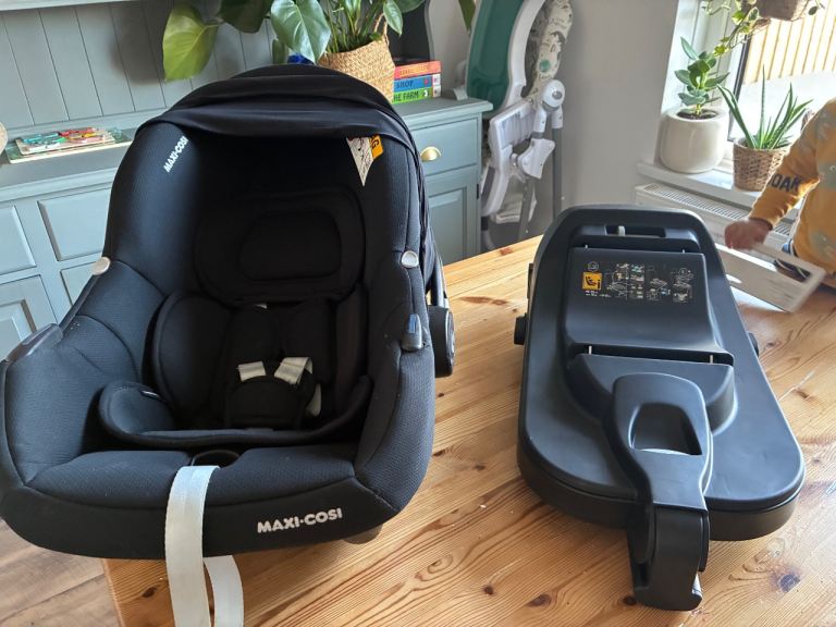 Maxi CoSi Cabrio and Isofix 