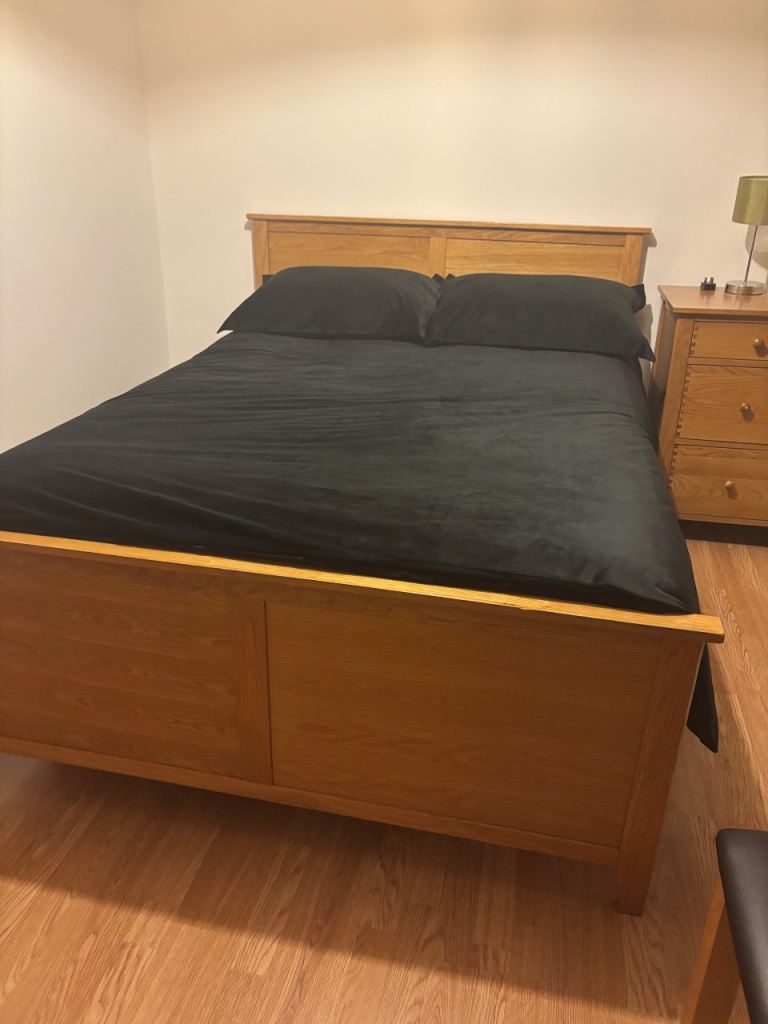 Solid oak bedroom furniture set 