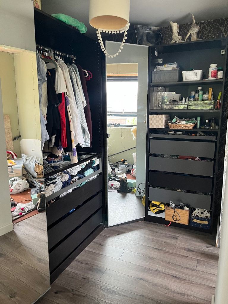 wardrobes with mirrored doors 