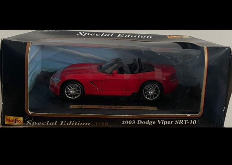 Maisto Special Edition 1:18 2003 Dodge Viper SRT-10 Red Diecast Model Car Collectible