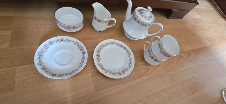 Paragon Bone China tea set - Belinda design 