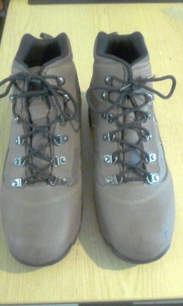 MENS SIZE 8 WYRE VALLEY WORK,CLIMBING BOOTS (NEW, UNWORN )