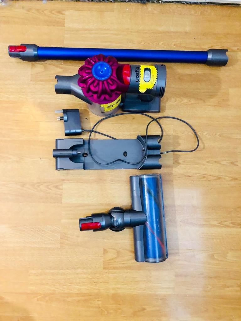 Dyson V7 Comes with 