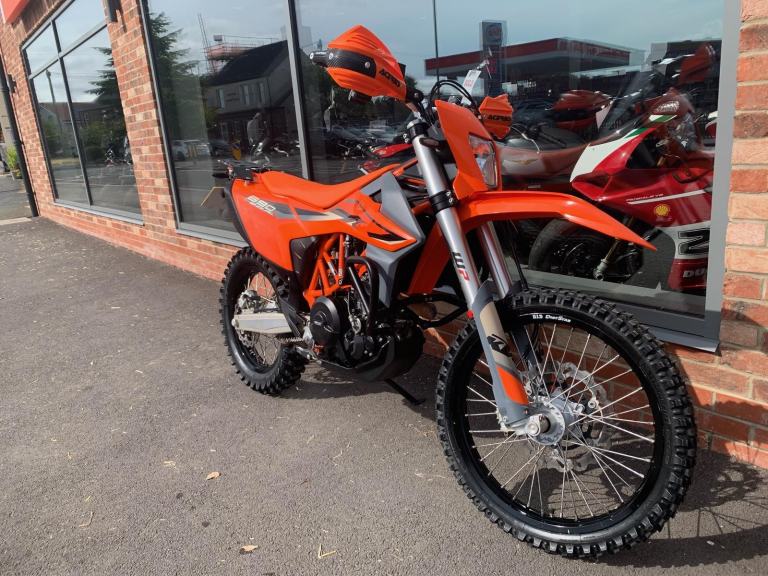 KTM 690 ENDURO R - 2599 MILES - ARROW EXHAUST