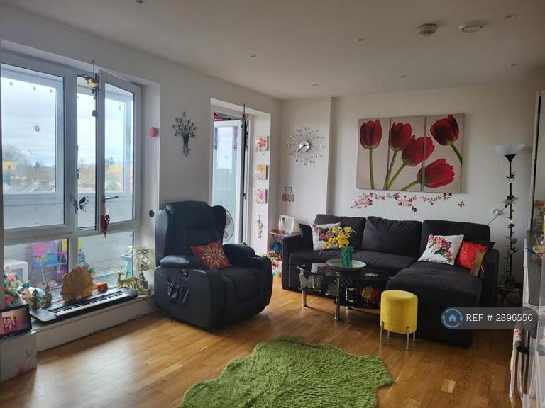 1 bedroom flat in Topaz Apartments, Hounslow, TW3 (1 bed) (#2896556)