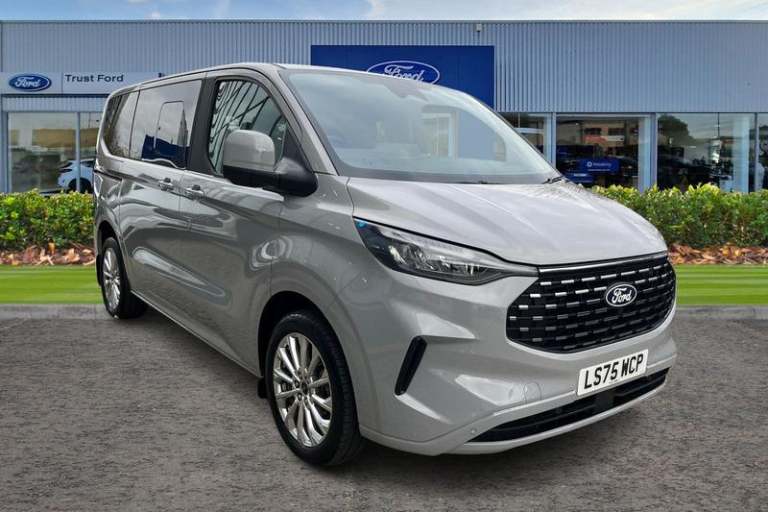 2025 Ford Tourneo Custom 2.0 EcoBlue 136ps H1 Titanium 8 seater MPV DIESEL Manual