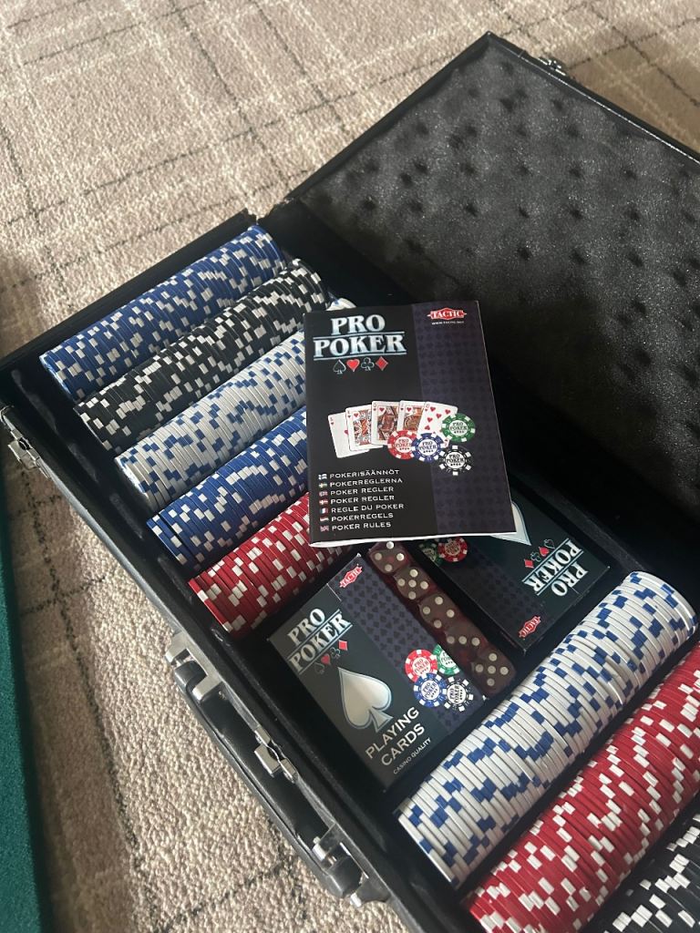 Poker table and chip set