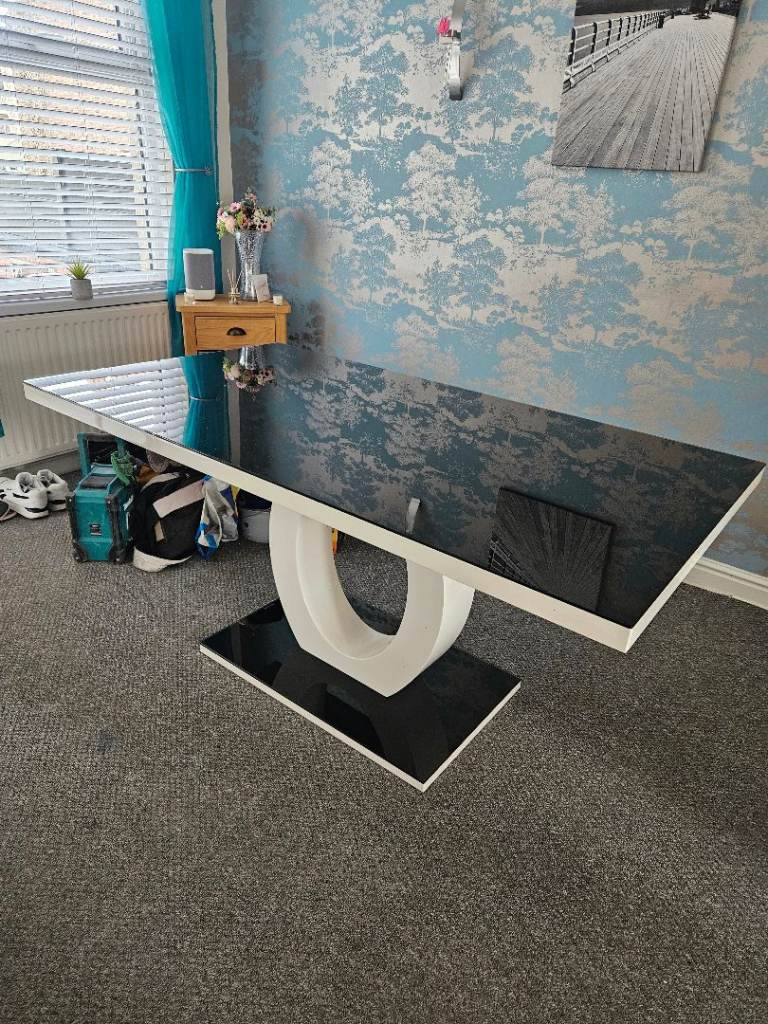 6 seater high gloss glass dining table