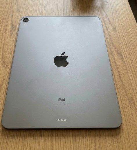 Apple 11 Pro iPad – Grey, Good Condition