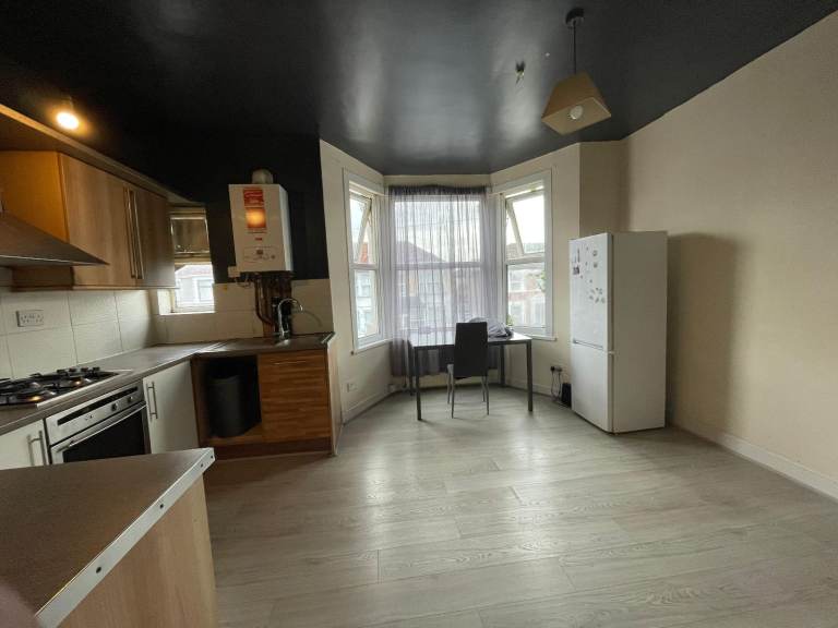 1 Bedroom First Floor Flat Wellwood Road Ilford IG3 8TR To Let 