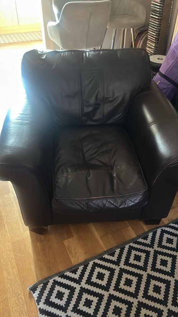 Black chair 