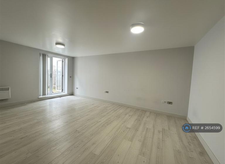 1 bedroom flat in Eltham High Street, London, SE9 (1 bed) (#2654599)