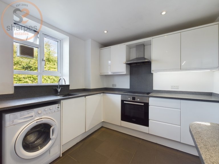 4 bedroom flat in Brookes Court, London