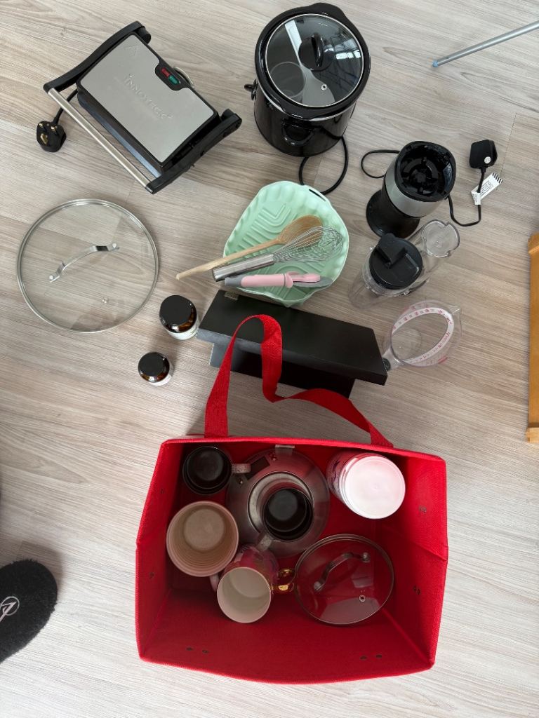 Home accessories bundle for sale – ideal starter kitchen set.