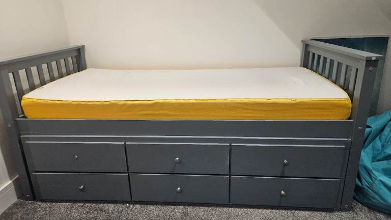 Single bed with pull out