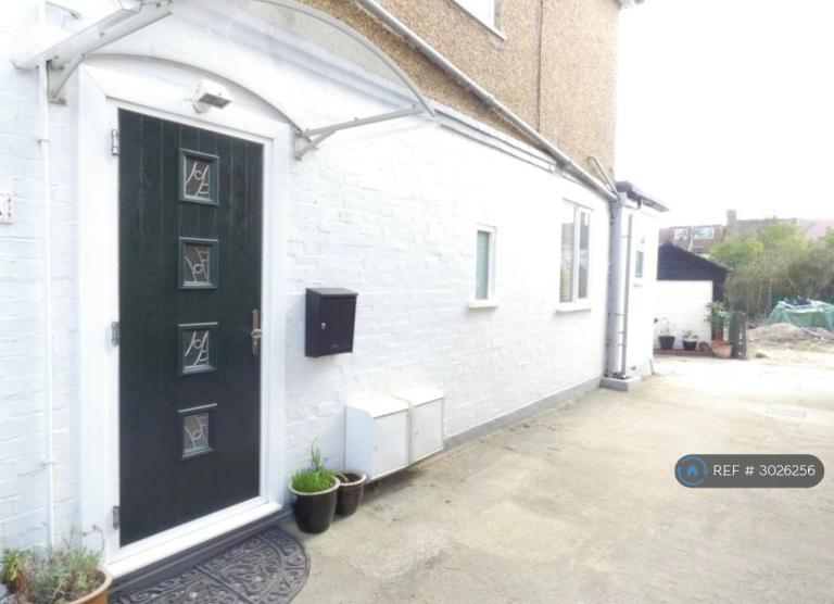 1 bedroom flat in Reeves Avenue, London, NW9 (1 bed) (#3026256)