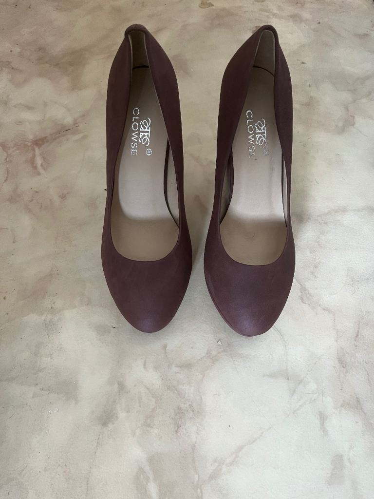 Clowse  high heels size 2.5