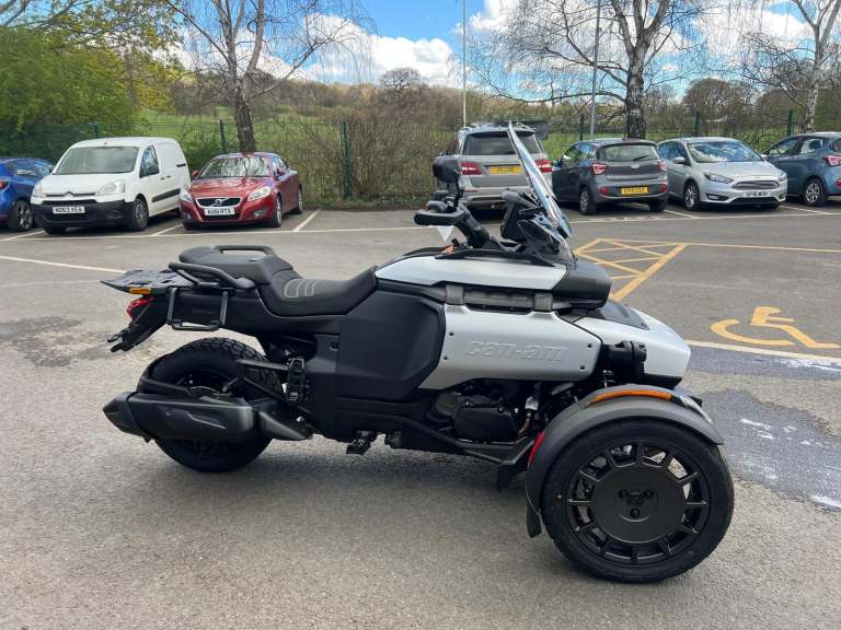 2025 Can-Am Canyon 1330cc 6 speed semi automatic Spyder trike