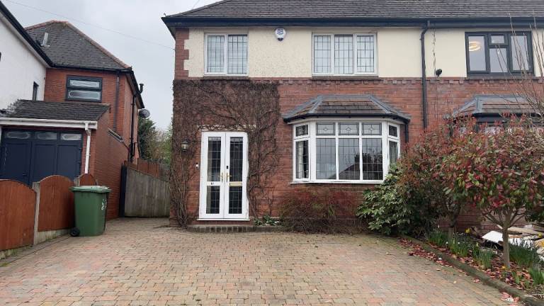 3 Bedroom Semi Detached Home for Rent WS5